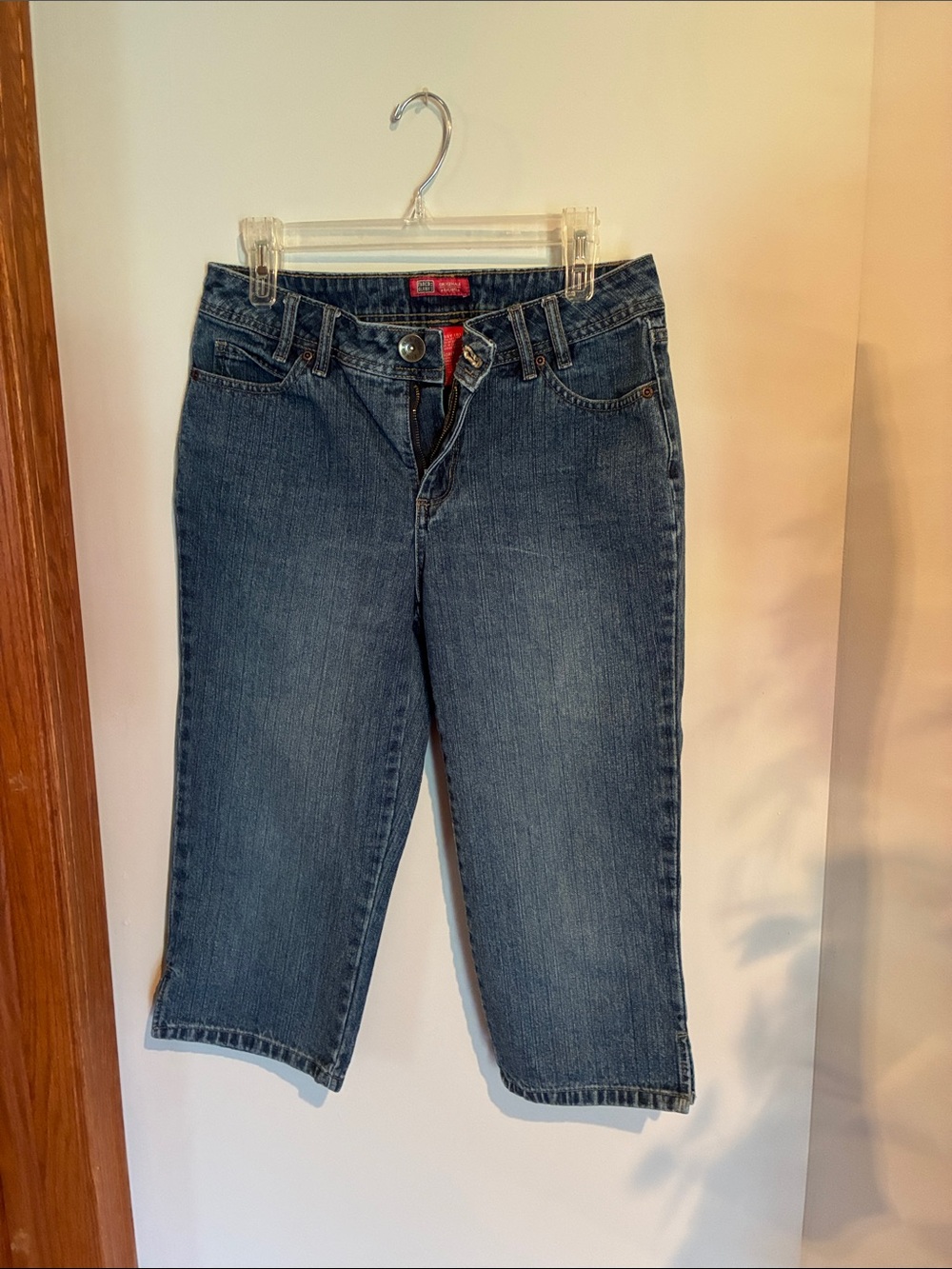 Faded Glory Dark Blue Capri Straight Leg Women's Jeans. Size 8